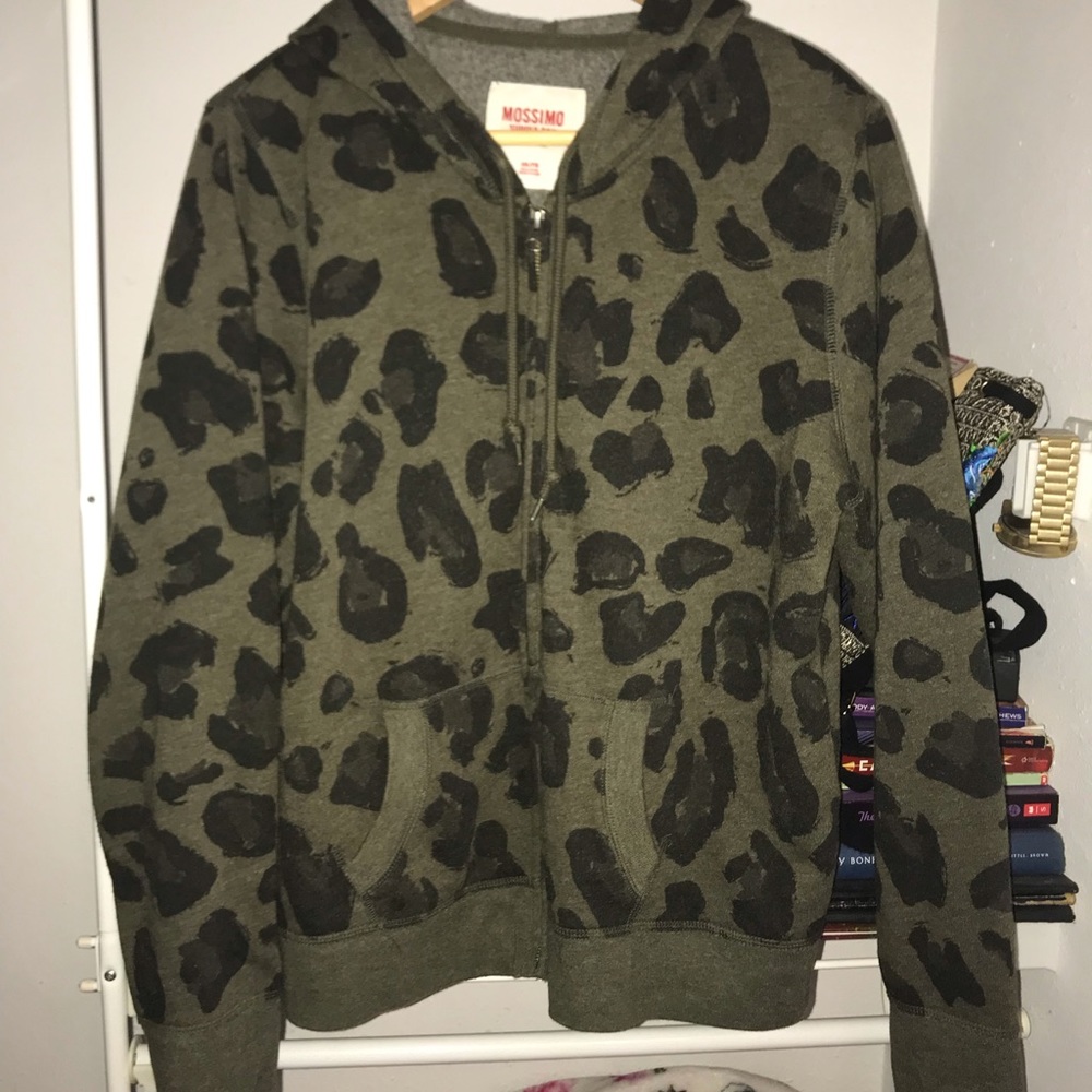 Women’s Hooded Camouflage Zip Up Sweater